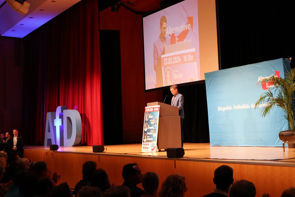 Landtagsabgeordneter und Kreisvorsitzender Dennis Klecker in der Harmonie Heilbronn